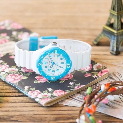 ZEGAREK DAMSKI CASIO LRW-200H 2BV (zd557d)
