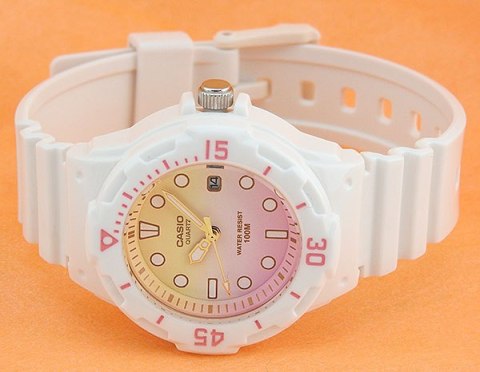 ZEGAREK DAMSKI CASIO LRW-200H 4E2V (zd557g)