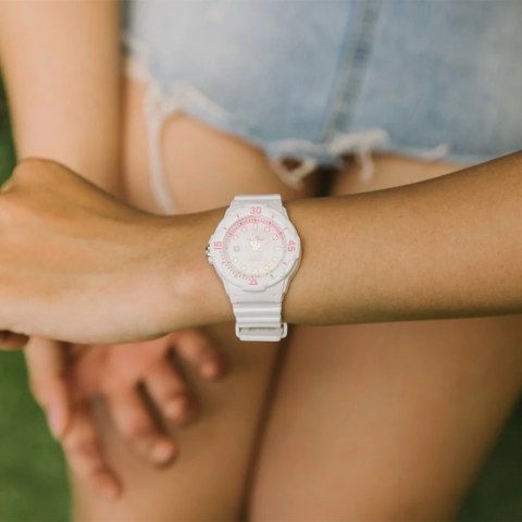 ZEGAREK DAMSKI CASIO LRW-200H 4E2V (zd557g)