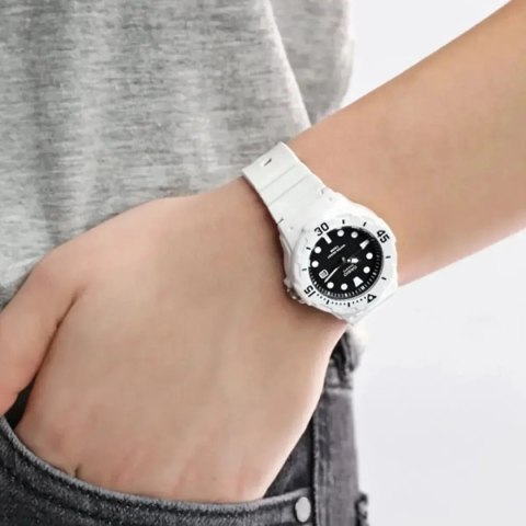 ZEGAREK DAMSKI CASIO LRW-200H 1EV (zd557c)