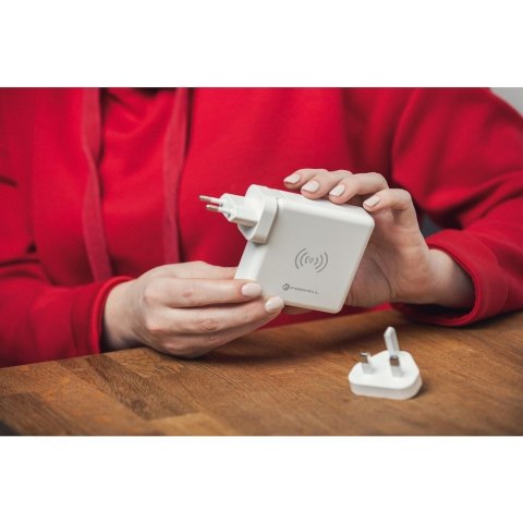 Wielofunkcyjna ładowarka Forcell F-Energy 4w1 2 x USB A + USB C 15W + power bank 8000mAh + ładowanie bezprzewodowe biała