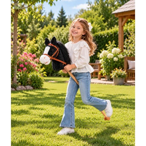 Koń Na Kiju z Kółkami Hobby Horse Dźwięki Galopu Biało-Czarny 100 cm