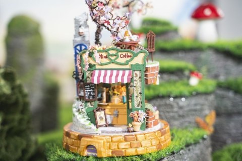 ROBOTIME Składany Model LED w Akrylowej Tubie - Magiczna Kawiarnia