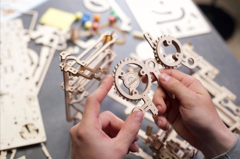 TOR KULKOWY POZIOMOWY DREWNIANY MODEL MECHANICZNY PUZZLE 3D