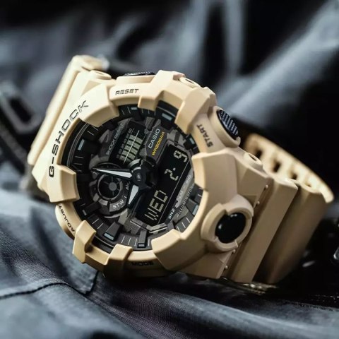 ZEGAREK MĘSKI CASIO G-SHOCK GA-700CA-5AER (zd156b)