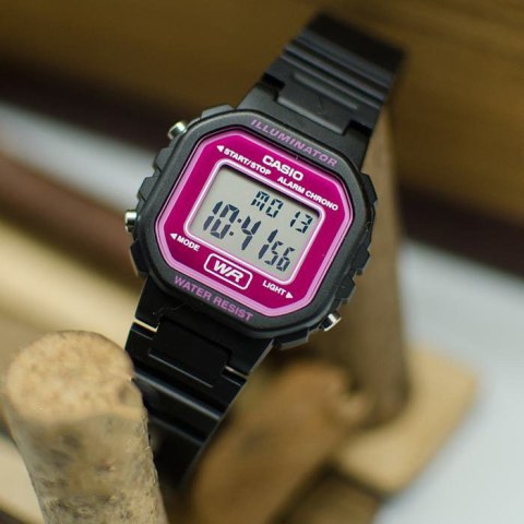 ZEGAREK DAMSKI CASIO LA-20WH-4AEF (zd596c)