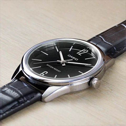 KLASYCZNY ZEGAREK MĘSKI DO GARNITURU CASIO MTP-V005L-1B + PUDEŁKO PREZENT