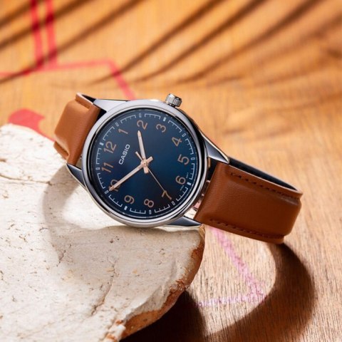 KLASYCZNY ZEGAREK MĘSKI DO GARNITURU CASIO MTP-V005L-2B4 + PUDEŁKO PREZENT