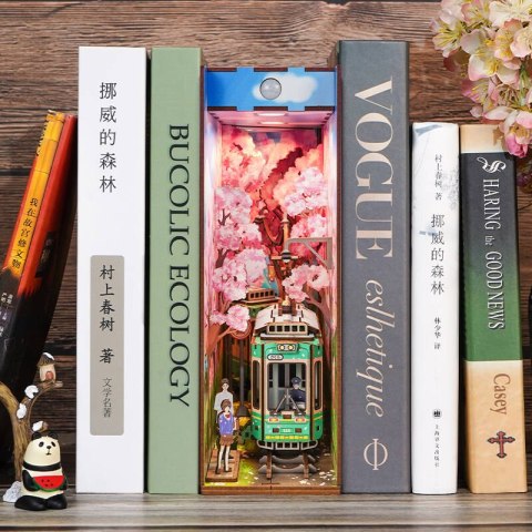 Tonecheer Składany Drewniany Model 3D LED - Book Nook Sakura's Travel